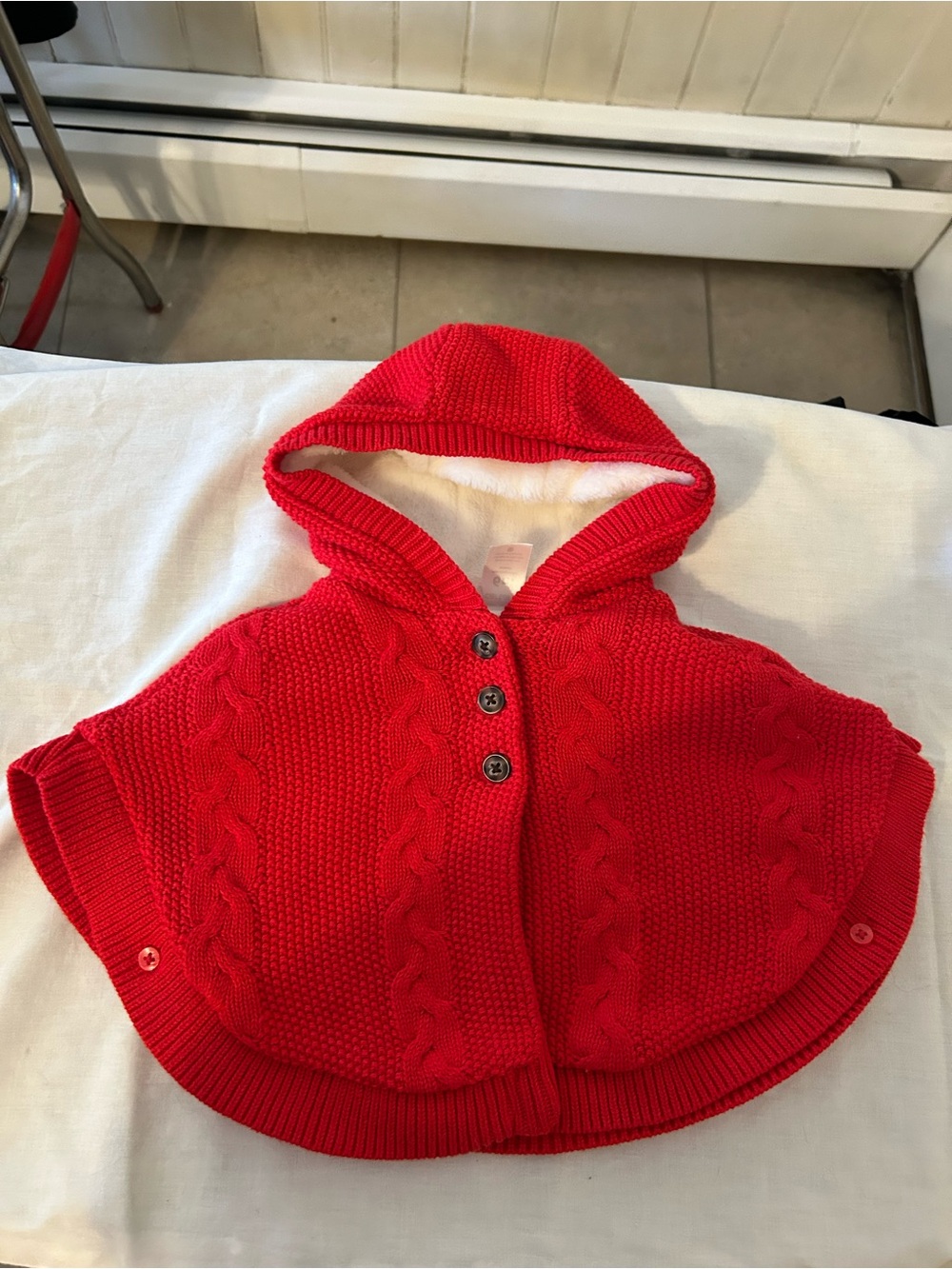 Carter’s Baby Girl 6 M Holiday Red Hooded Cable Knit Sweater Poncho Cape/EUC